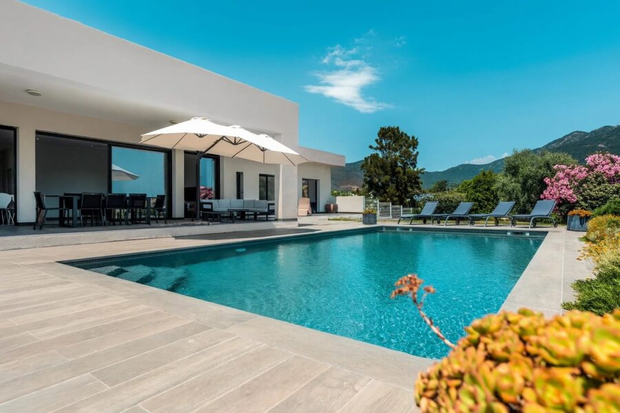 Villa d’architecte, 5 chambres, vue mer panoramique, piscine, plages à pied