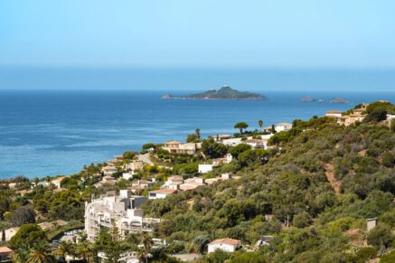 Ajaccio, Route des Sanguinaires, Appartement duplex, 4 chambres, vue panoramique mer, plage à pied