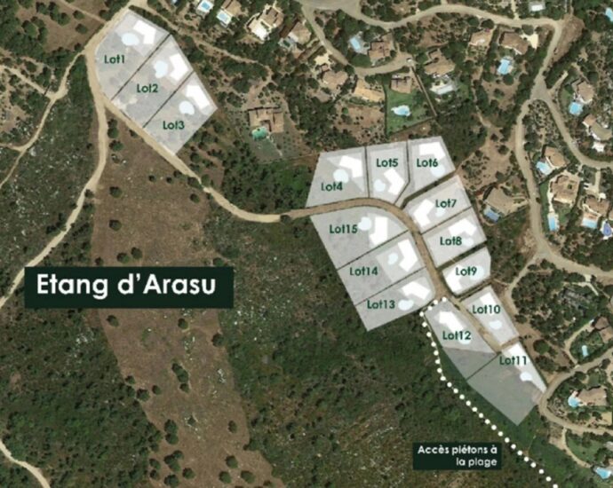South Corsica – Plot of approximately 22,162.87 square feet with building permit – walking distance to the beach