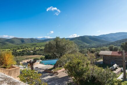 Palasca. Propriété. 5 chambres. piscine. vue panoramique campagne et montagnes