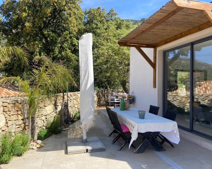Région de Calvi, villa 5 chambres, piscine chauffée, vue montagnes