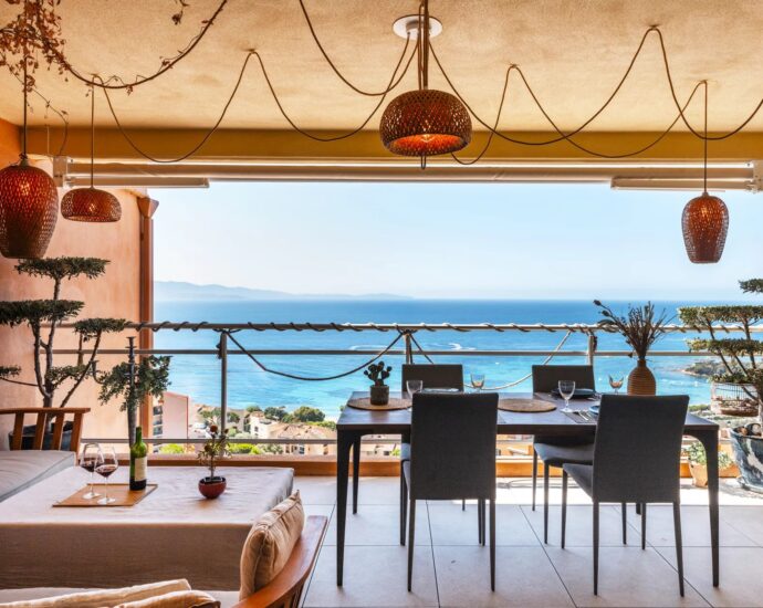 Ajaccio, Route des Sanguinaires, Appartement duplex, 4 chambres, vue panoramique mer, plage à pied