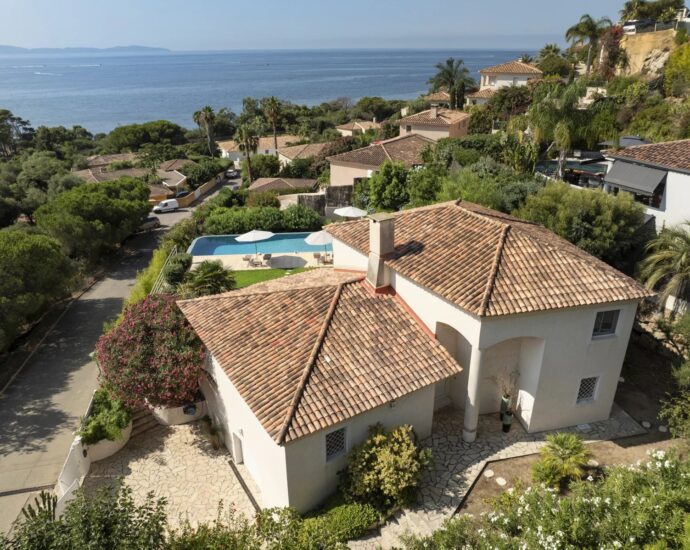 Ajaccio Sanguinaires, Seafront Villa, 4 Bedrooms, Walking Distance to the Beach, Panoramic Sea View