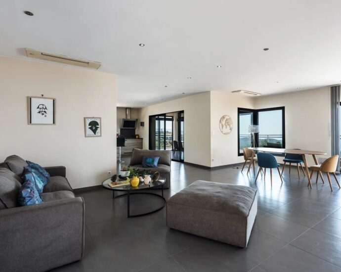 Porticcio, villa de plain-pied, 4 chambres, piscine, vue mer panoramique, proche des plages