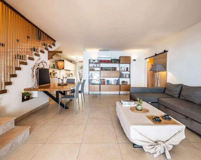Ajaccio, Route des Sanguinaires, Appartement duplex, 4 chambres, vue panoramique mer, plage à pied