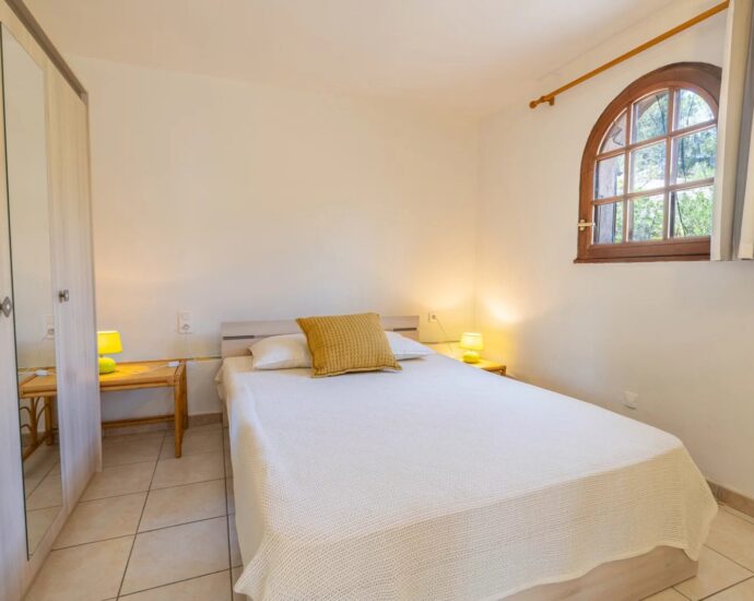 Bonifacio, Suartone, 3 chambres + 2 studios, vue mer