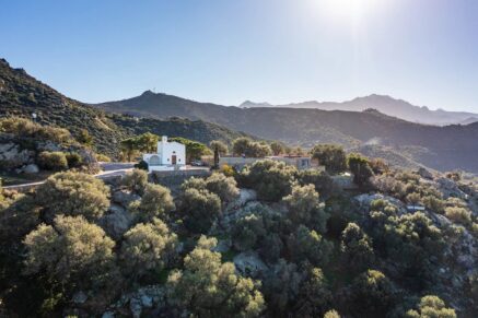 Corbara, terrain constructible avec permis de construire, vue mer et montagnes