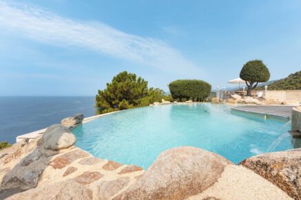 Nord d’Ajaccio, San Andréa D’Orcini, Villa 4 chambres, piscine à débordement, vue mer panoramique, plage à pied
