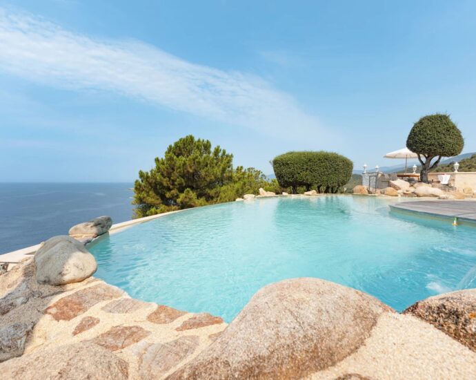 Nord d’Ajaccio, San Andréa D’Orcini, Villa 4 chambres, piscine à débordement, vue mer panoramique, plage à pied