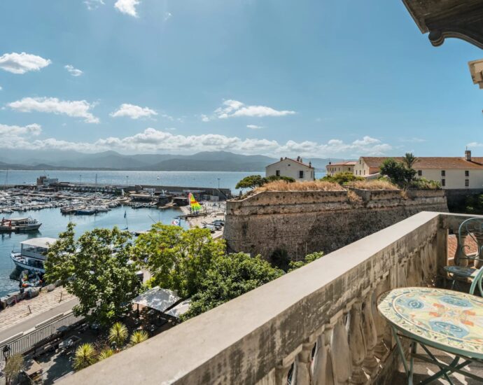 RVA38, Exclusivité, Centre-ville, Ajaccio, Appartement, 2 chambres, vue mer, plage à pieds