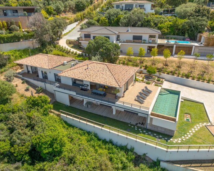 South Shore of Ajaccio, Recent Villa, Panoramic Sea View, 5 Bedrooms, Pool, Close to Beaches