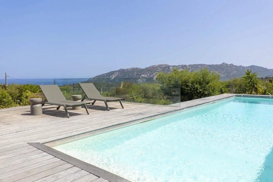 Porto-Vecchio, Santa Giulia, villa d’architecte, 4 chambres, piscine, vue mer, proche plage
