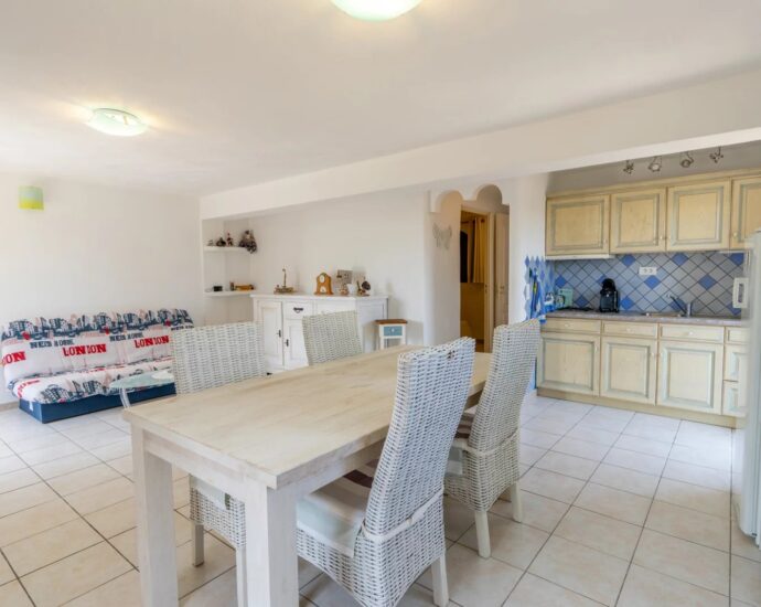 Bonifacio, Suartone, 3 chambres + 2 studios, vue mer