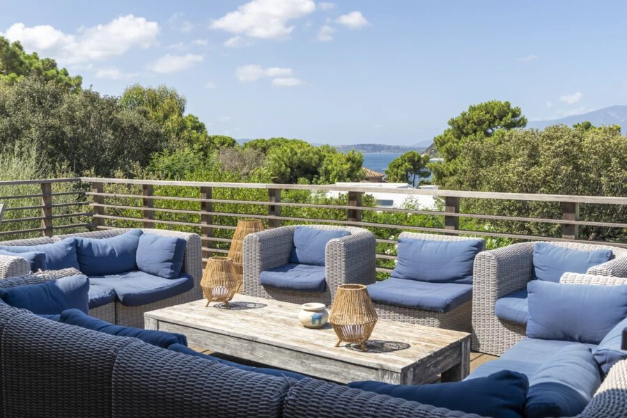 Porto-Vecchio, Domaine de Cala Rossa, villa 6 bedrooms, swimming pool and beach at walking distance