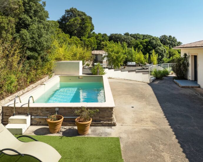 Porticcio, villa de plain-pied, 4 chambres, piscine, vue mer panoramique, proche des plages