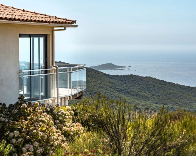 Porticcio, villa de plain-pied, 4 chambres, piscine, vue mer panoramique, proche des plages