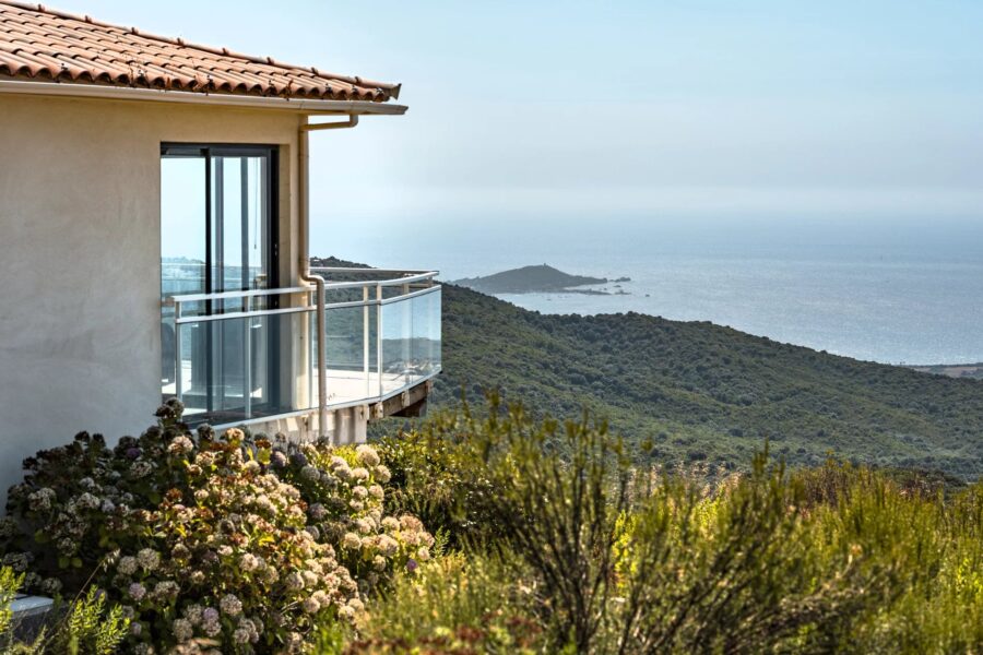 Porticcio, villa de plain-pied, 4 chambres, piscine, vue mer panoramique, proche des plages