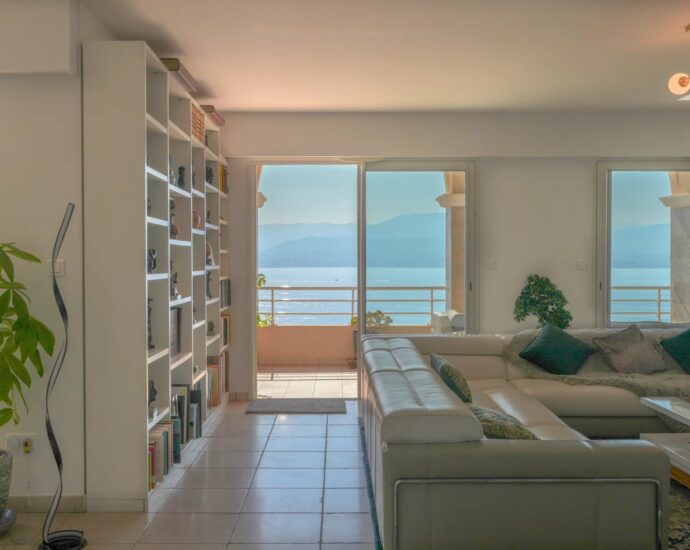 Ajaccio, Appartement en duplex, 3 chambres, terrasse, vue mer panoramique, proche plage
