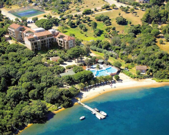 Pianottoli-Caldarello, Cala di Pianottuli, appartement pieds dans l’eau, 4 chambres, piscine commune, vue mer panoramique
