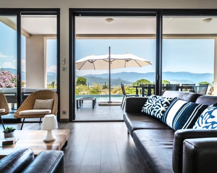 Villa d’architecte, 5 chambres, vue mer panoramique, piscine, plages à pied