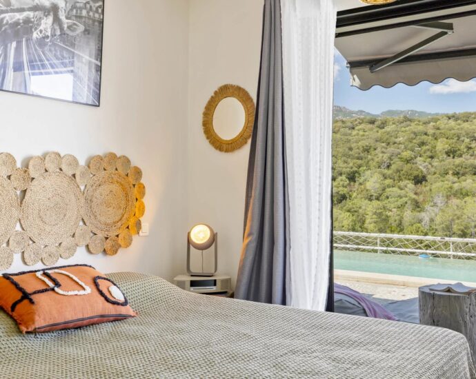 Porto-vecchio – Villa T4 + 1 appartement T2 et 1 chambre indépendante, vue mer et piscine