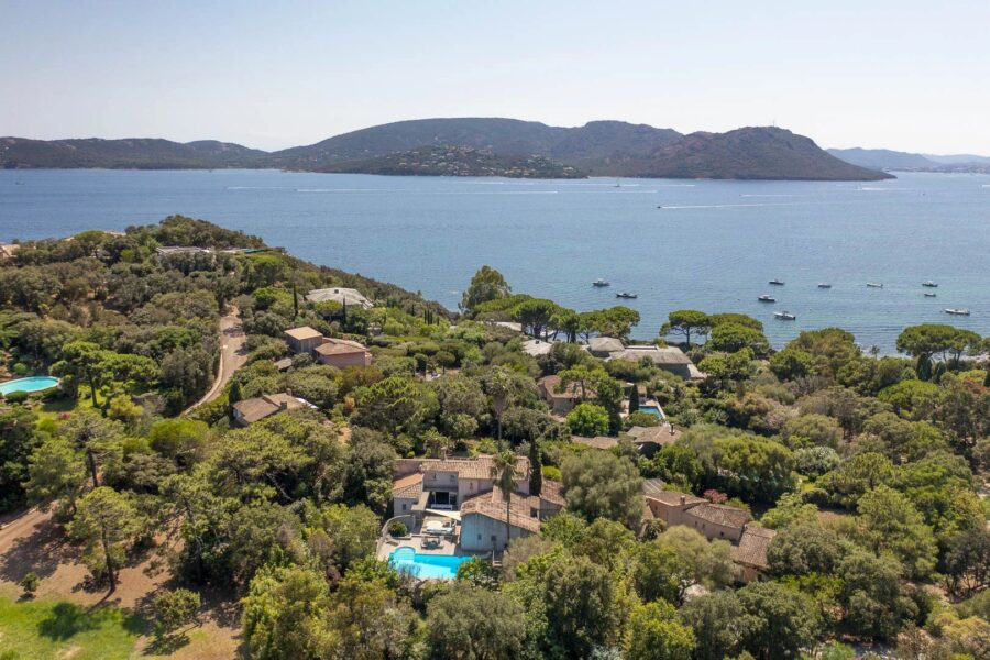 Porto-Vecchio, Domaine de Cala Rossa, 7 bedroom villa, swimming pool, walking distance to the beach