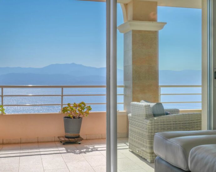 Ajaccio, Appartement en duplex, 3 chambres, terrasse, vue mer panoramique, proche plage