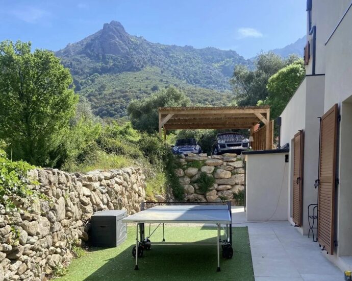 Région de Calvi, villa 5 chambres, piscine chauffée, vue montagnes