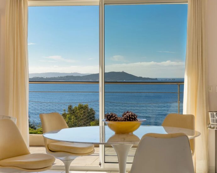 Rive Sud d’Ajaccio, Exclusivité, Villa, 5 chambres, piscine, bord de mer plage à pied