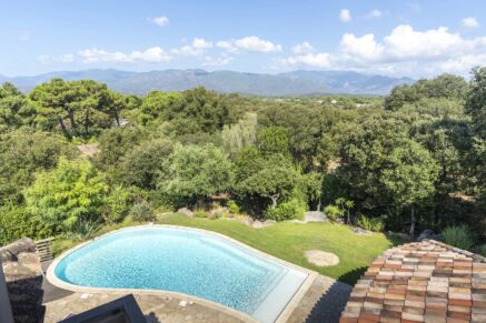 Porto-Vecchio, Domaine de Cala Rossa, villa 6 bedrooms, swimming pool and beach at walking distance