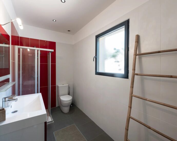 Porticcio, villa de plain-pied, 4 chambres, piscine, vue mer panoramique, proche des plages