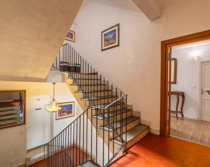 St Florent business premises