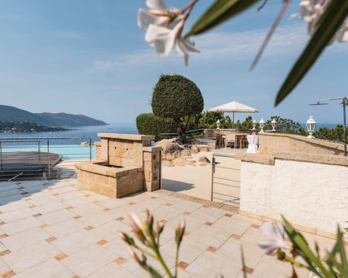 Nord d’Ajaccio, San Andréa D’Orcini, Villa 4 chambres, piscine à débordement, vue mer panoramique, plage à pied
