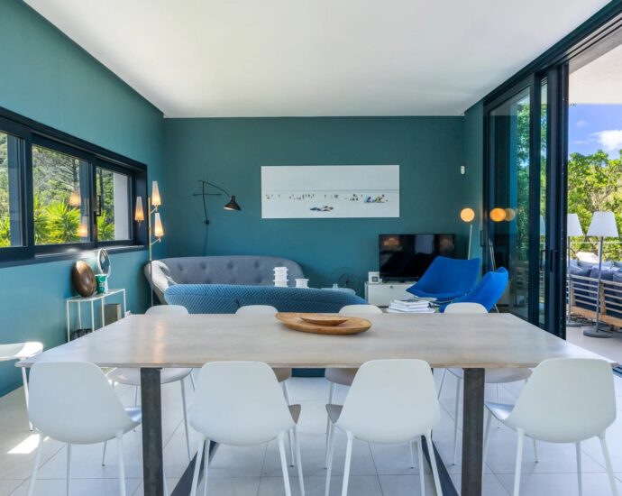 Pinarello, Contemporary 5-Bedroom Villa with Pool and Sea View, Nestled in the Heart of the Maquis