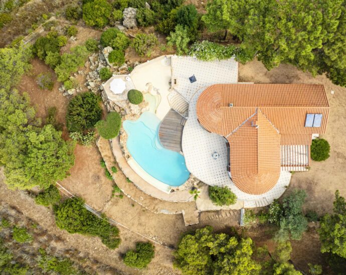 Nord d’Ajaccio, San Andréa D’Orcini, Villa 4 chambres, piscine à débordement, vue mer panoramique, plage à pied