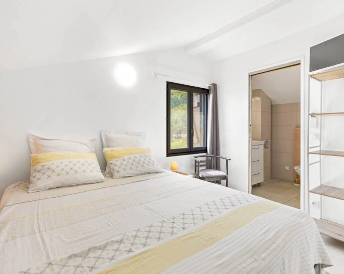 Hameau de Gialla, Villa en pierres, 7 chambres, Appartement indépendant, Piscine, Aperçu mer, proche plages de Saint-Cyprien et Cala Rossa