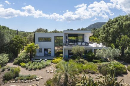 Pinarello, Contemporary 5-Bedroom Villa with Pool and Sea View, Nestled in the Heart of the Maquis