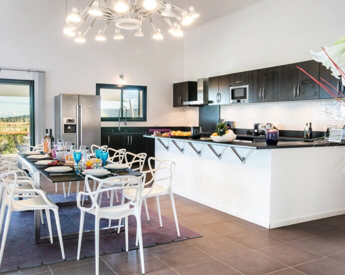 Exclusivité, Ste Lucie de Porto-Vecchio, Villa T6, proche Pinarello, avec  piscine, vue mer