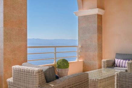 Ajaccio, Appartement en duplex, 4 chambres, terrasse, vue mer panoramique, proche plage