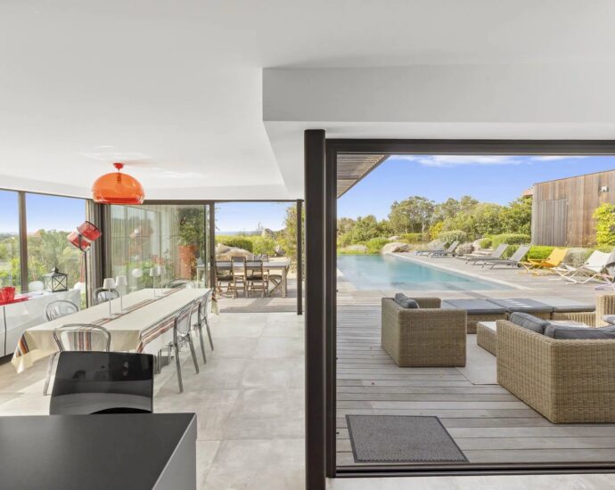 Exclusivité, Pianotolli-Caldarello, Villa d’architecte, 5 Chambres, Piscine à débordement, Vue mer, proche plage de Chevano