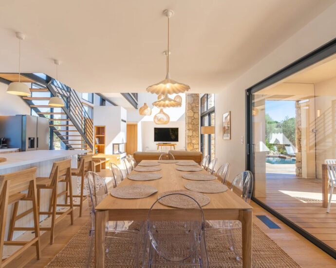 Pinarello, Exclusivité, Villa neuve en pierre, 4 chambres, piscine, vue mer et plage à pied