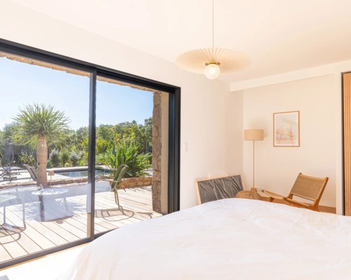 Pinarello, Exclusivité, Villa neuve en pierre, 4 chambres, piscine, vue mer et plage à pied