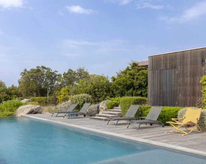 Exclusivité, Pianotolli-Caldarello, Villa d’architecte, 5 Chambres, Piscine à débordement, Vue mer, proche plage de Chevano