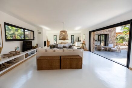 Saint Cyprien – Villa en pierre de 4 chambres, avec piscine, à proximité de la plage