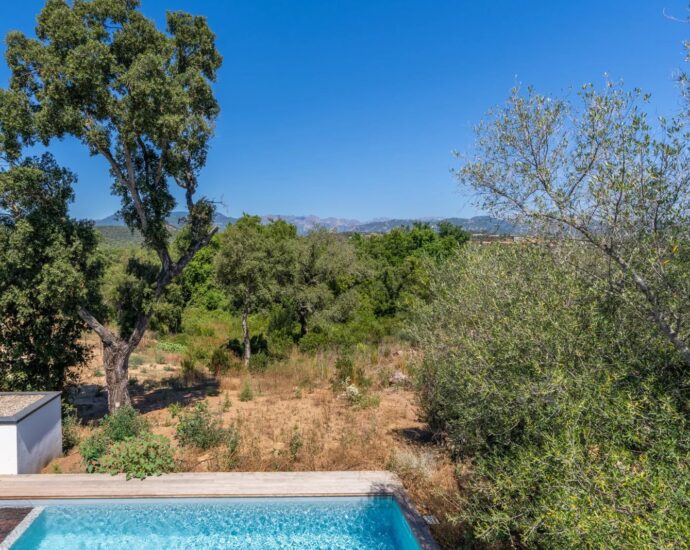Pinarello – New Villa, 5 Bedrooms, Pool, Garage, and Walking Distance to the Beach