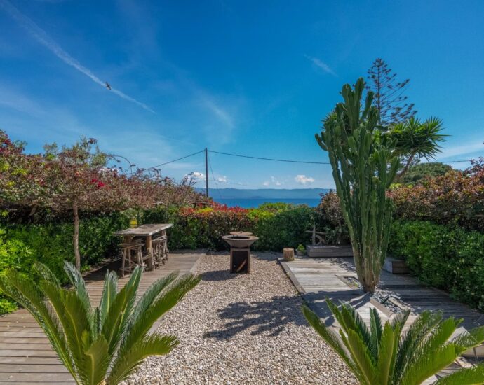Exclusivité, Ajaccio, Sanguinaires, Appartement standing, 4 chambres, vue mer, plage à pieds