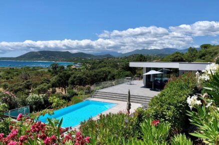 Pinarello , Villa vue mer panoramique, 4 chambres, piscine à débordement, plage pied