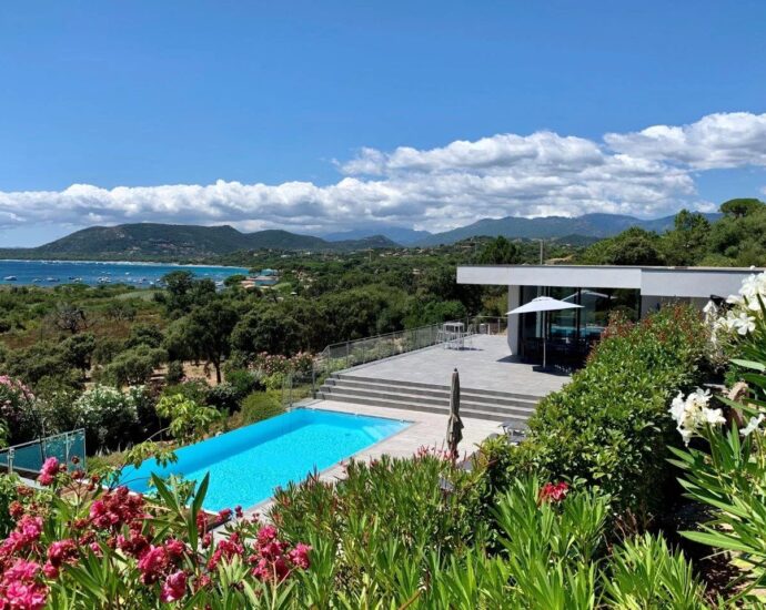 Pinarello , Villa vue mer panoramique, 4 chambres, piscine à débordement, plage pied