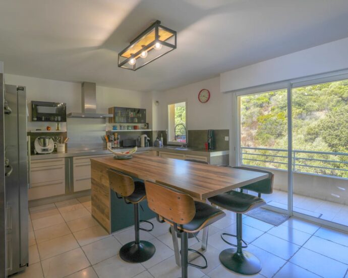 Ajaccio, Appartement en duplex, 4 chambres, terrasse, vue mer panoramique, proche plage
