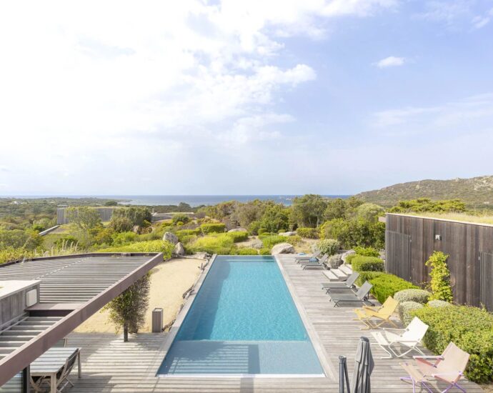 Exclusivité, Pianotolli-Caldarello, Villa d’architecte, 5 Chambres, Piscine à débordement, Vue mer, proche plage de Chevano